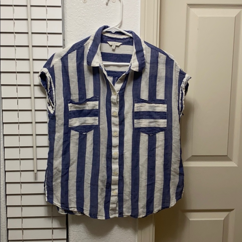 Lucky Brand sleeveless button down top.  MED